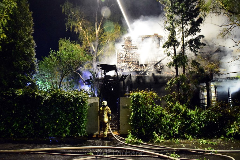 Grossfeuer Einfamilienhaus Siegburg Muehlengrabenstr P0158.JPG - Miklos Laubert